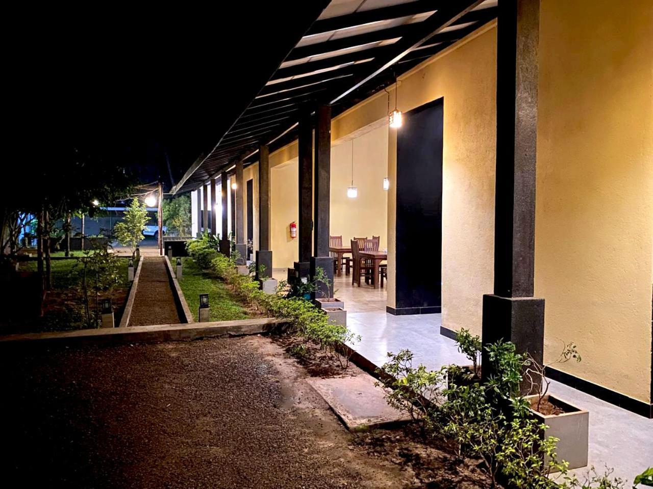 Athyantha Resort Anuradhapura Exteriör bild