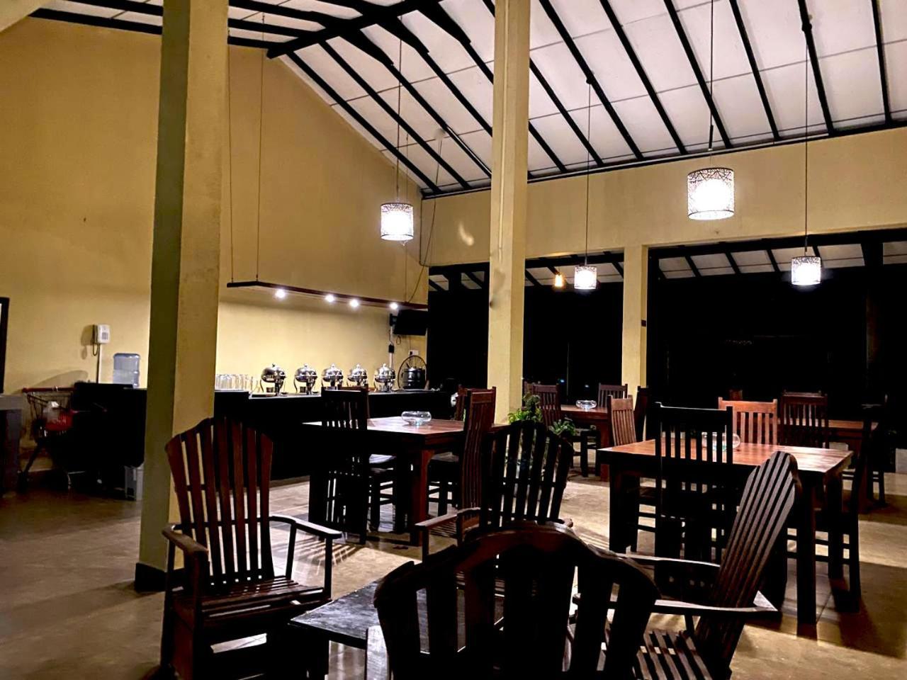 Athyantha Resort Anuradhapura Exteriör bild