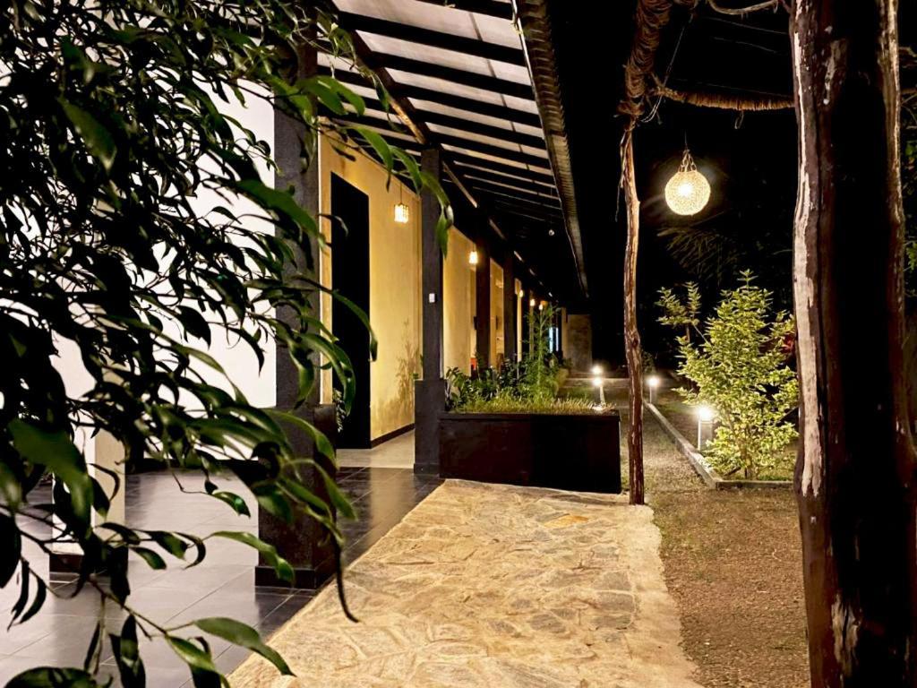 Athyantha Resort Anuradhapura Exteriör bild