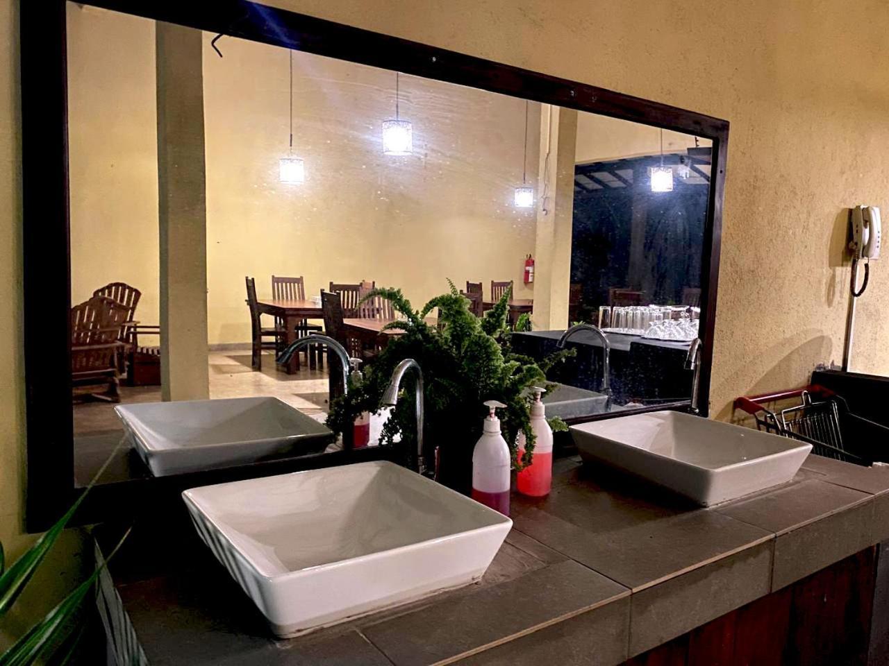 Athyantha Resort Anuradhapura Exteriör bild