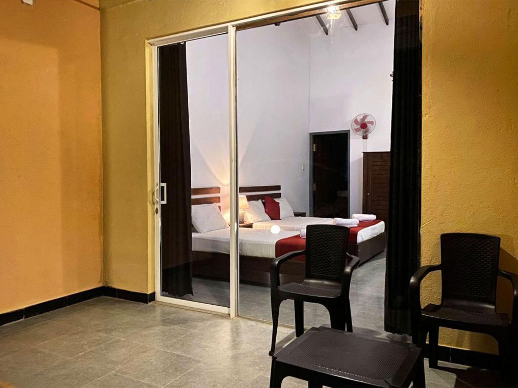 Athyantha Resort Anuradhapura Exteriör bild