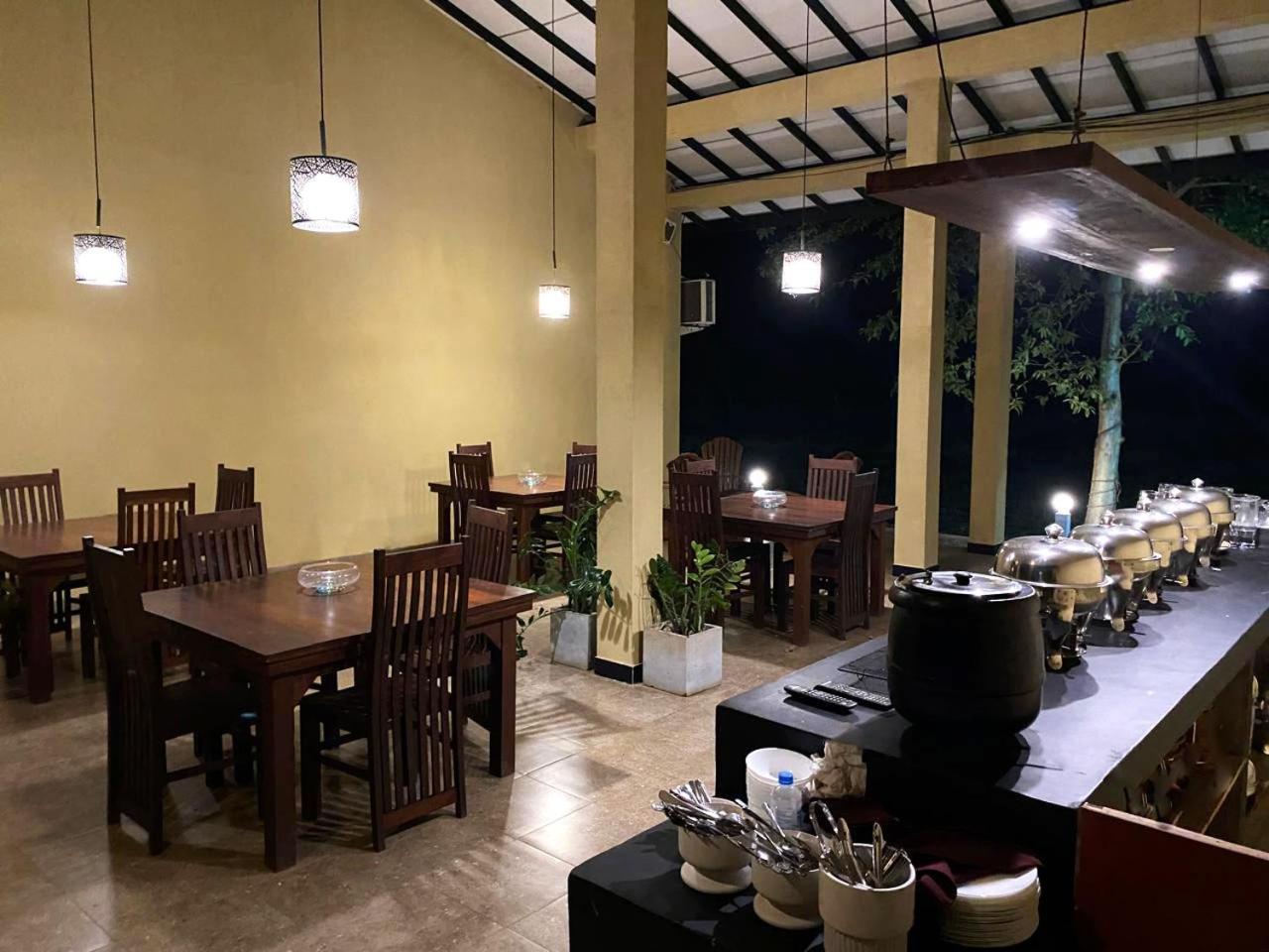 Athyantha Resort Anuradhapura Exteriör bild